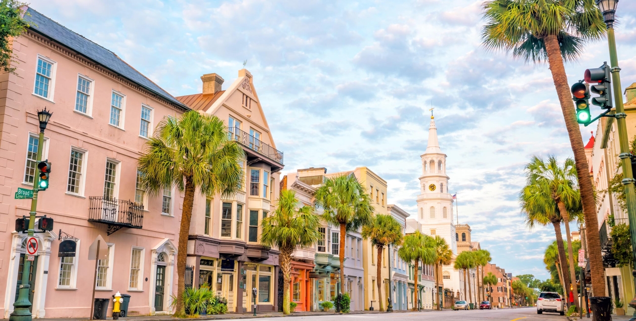charleston-south-carolina_city-street_621535976_web.jpg