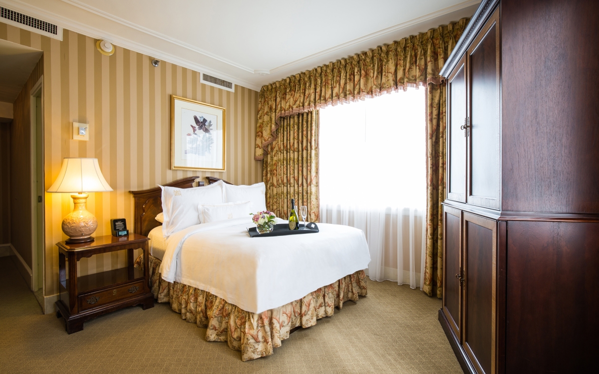 Hotel Montelone Guestroom Traditional Double Bed