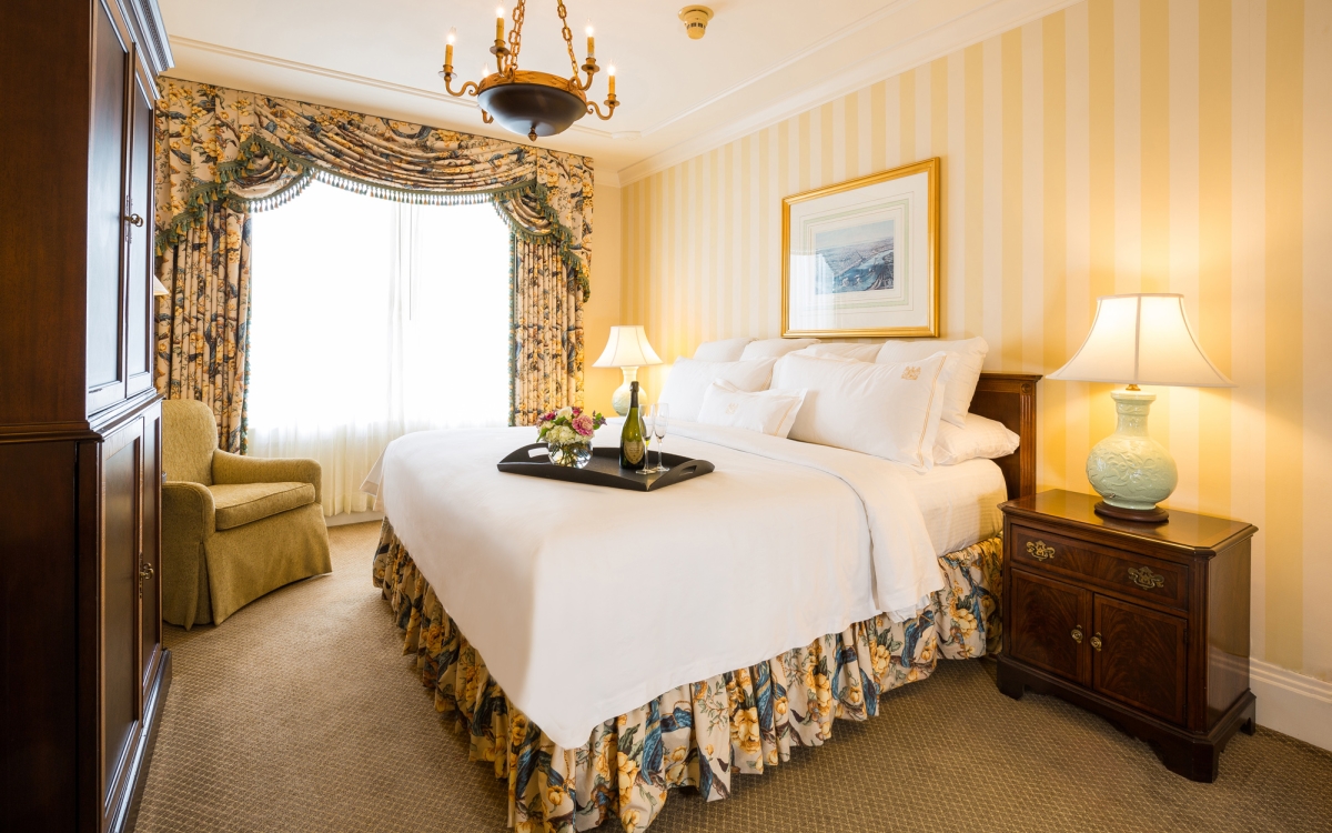 Hotel Montelone Guestroom Traditional King