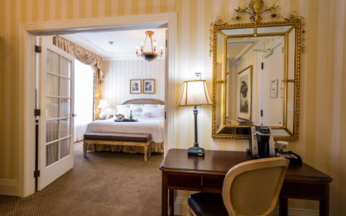 Hotel-Monteleone-Room-Luxury-Executive-Suite