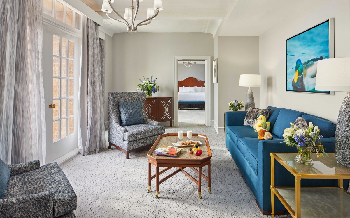 Peabody_Hotel_Jr_Suite_Parlor_web