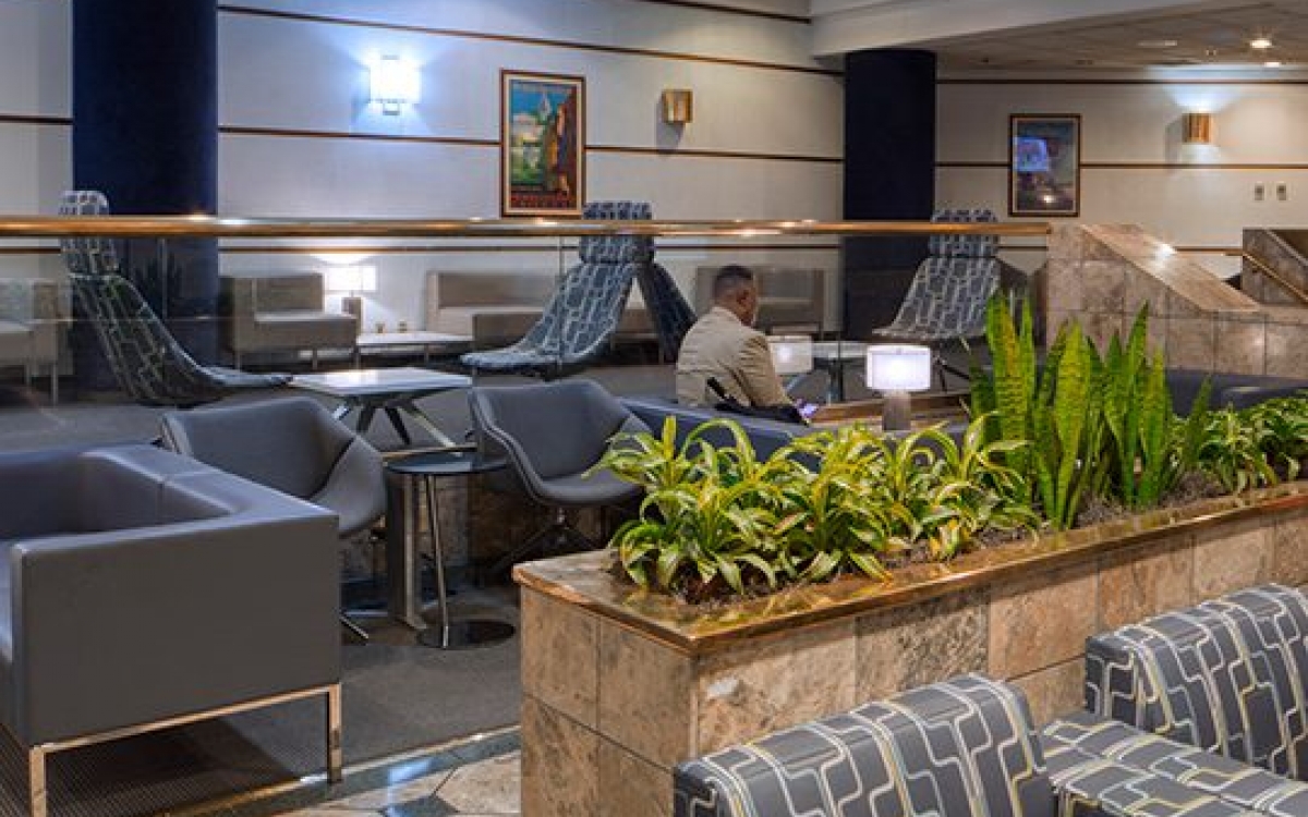 seating at an amtrak station lounge