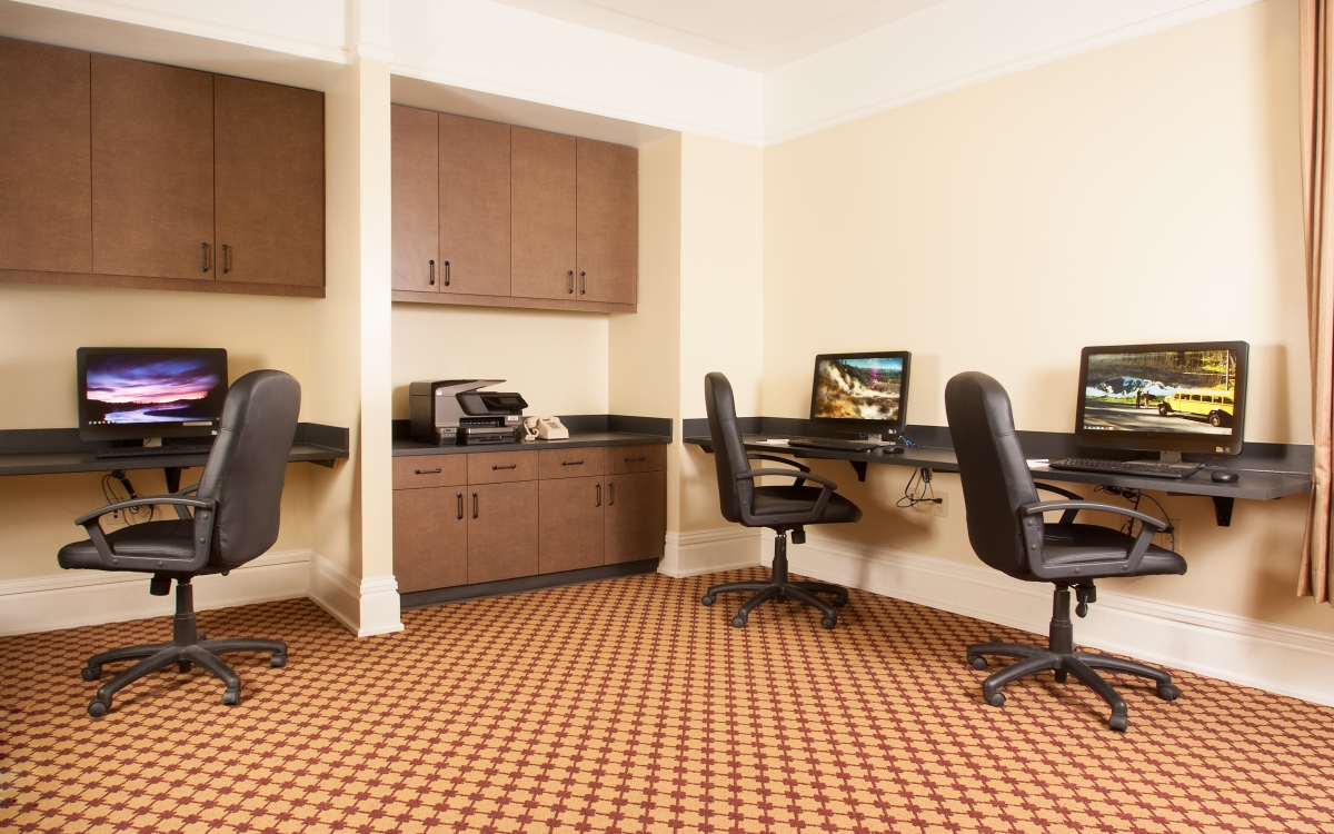business-center_lake-yellowstone-hotel