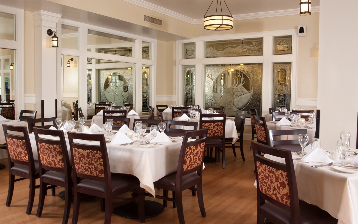 dining-room_lake-yellowstone-hotel