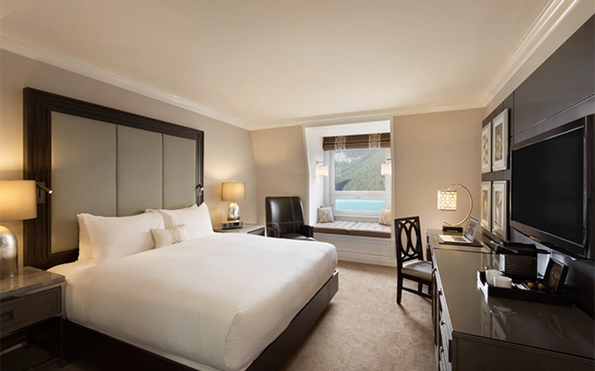 fairmont-lake-louise-GOLD