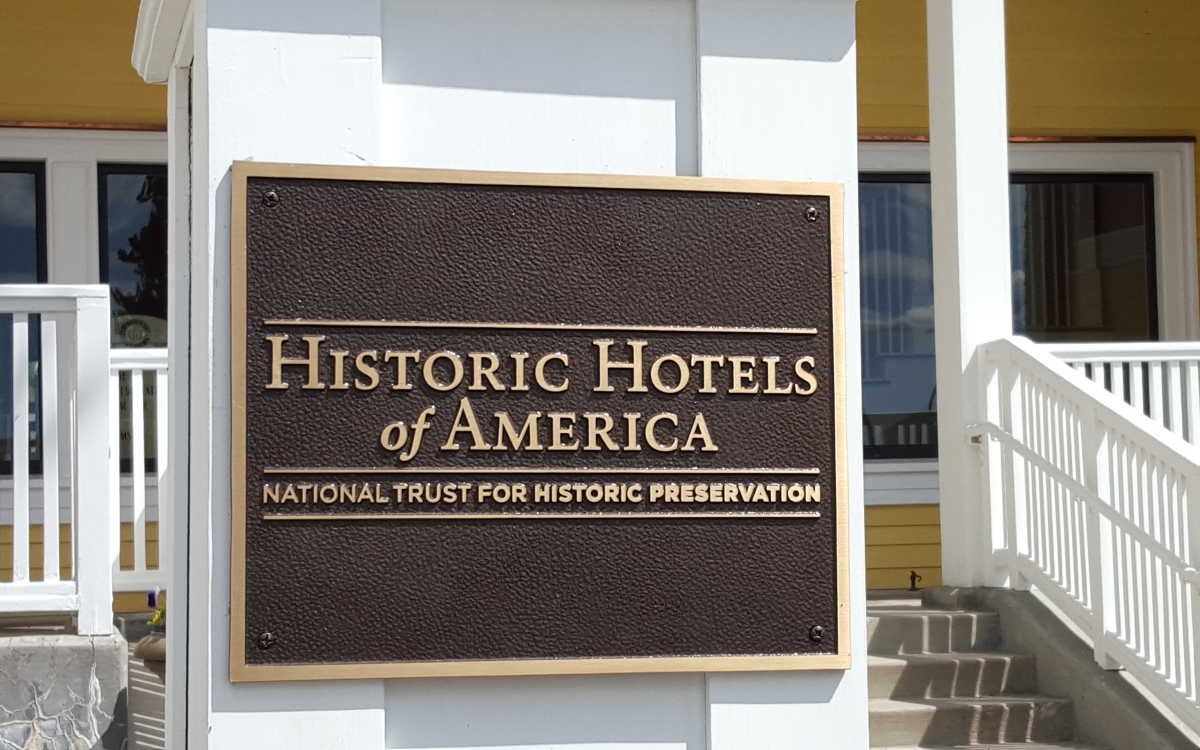 historic-hotels-of-america_lake-yellowstone-hotel
