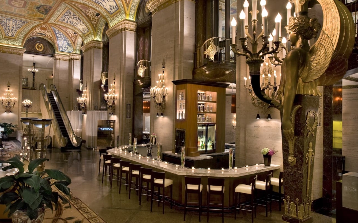 Palmer-House-lobby-bar