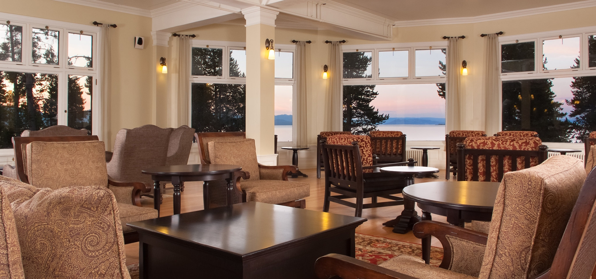 Lake-Yellowstone-Hotel_dining room