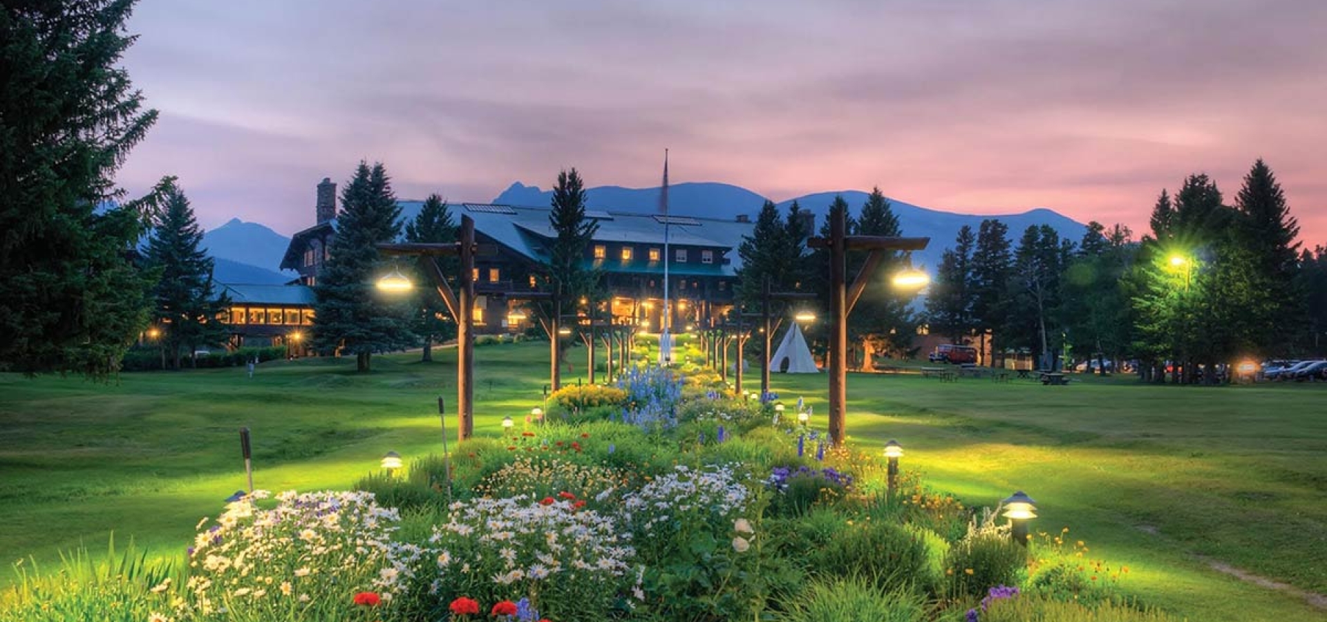 Glacier Park Lodge, Montana, Exterior Garden