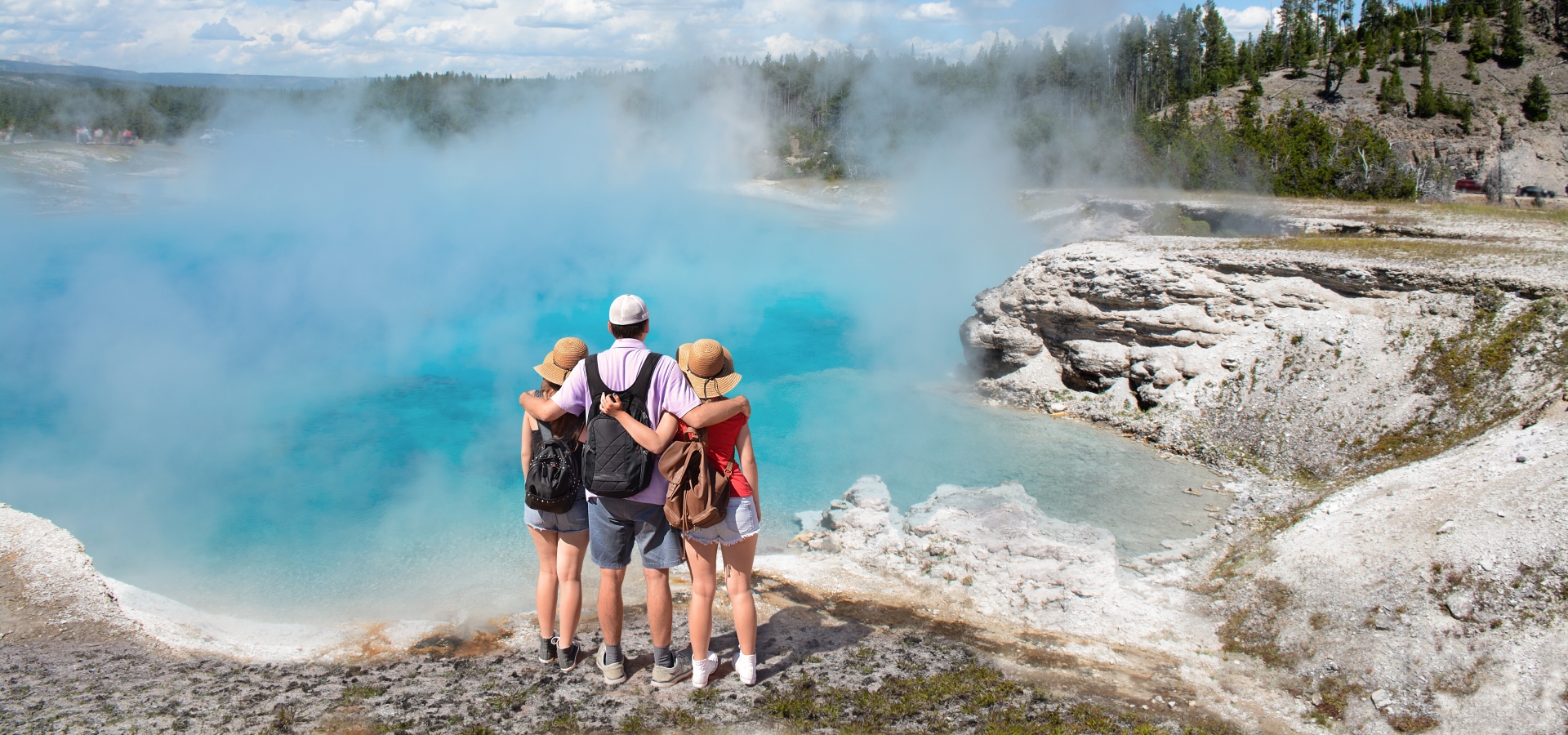 yellowstone midway basin geyser in Wyoming