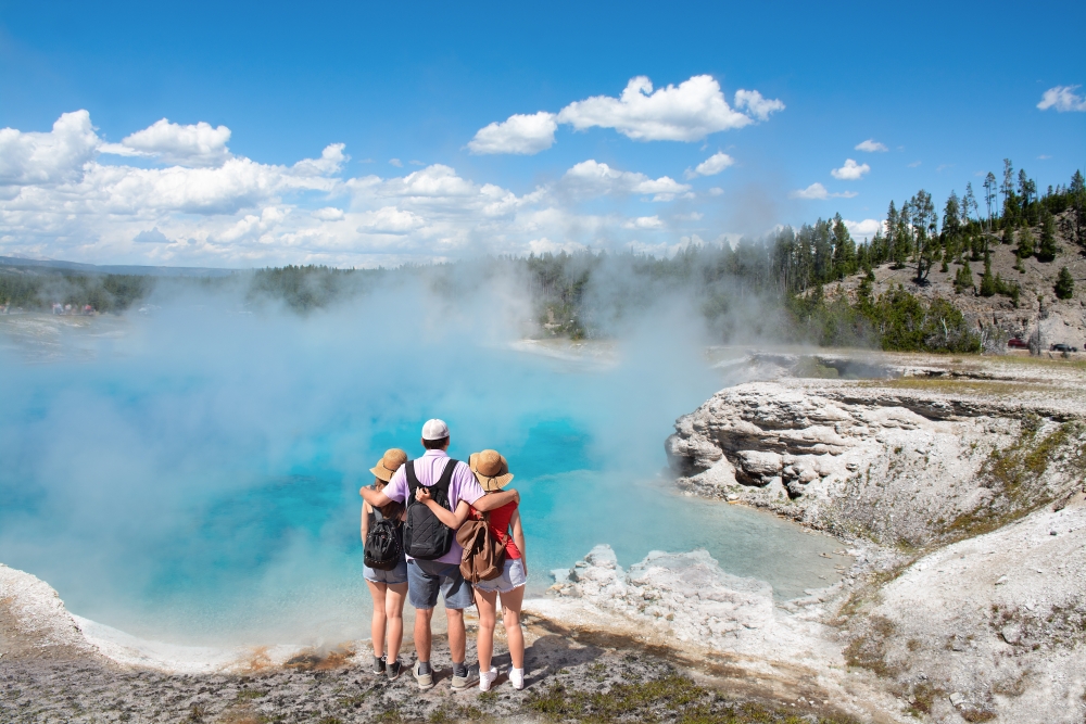 yellowstone midway basin geyser in Wyoming